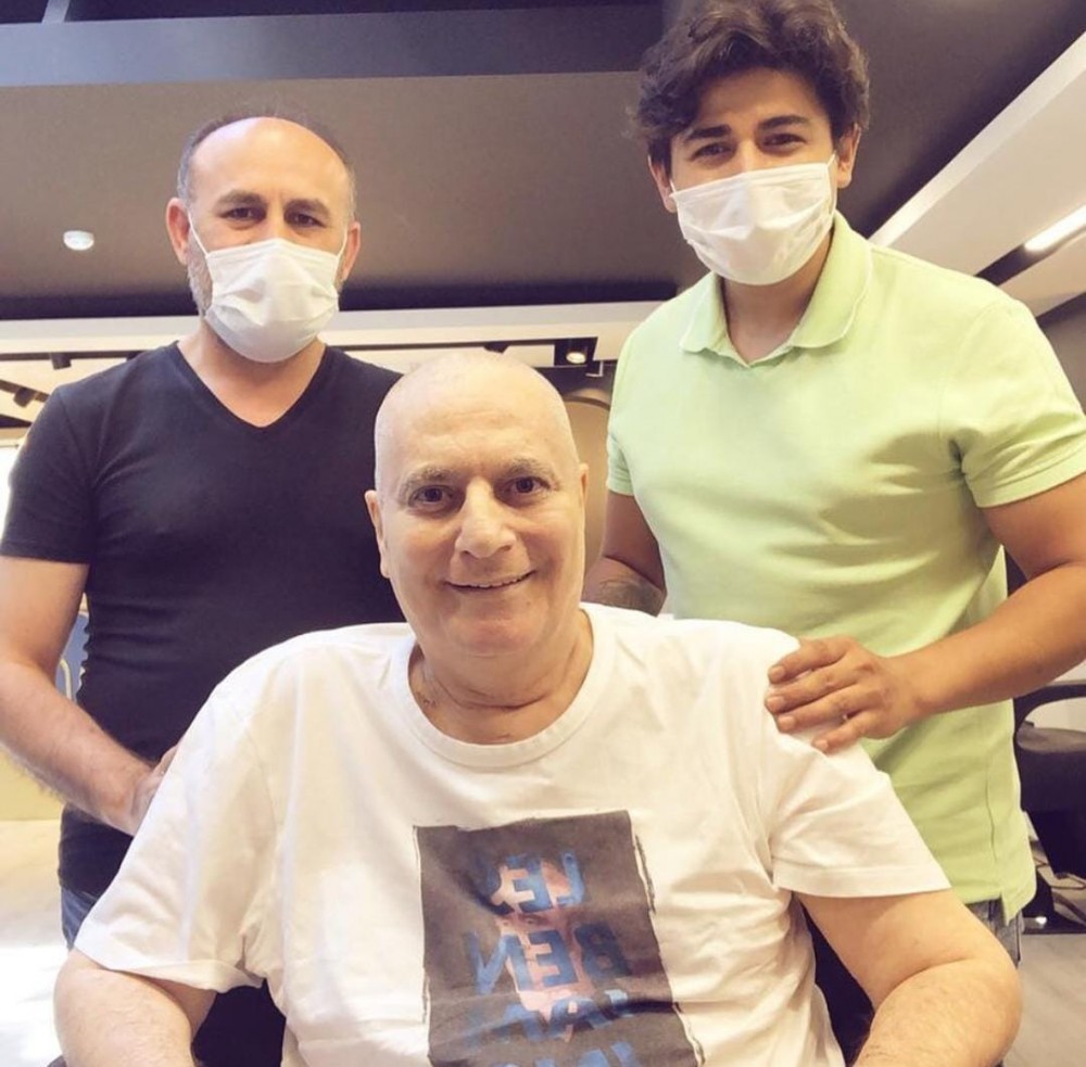 Məşhur şoumendən xəbər var - FOTO